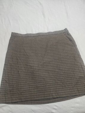 Banana Republic Black and Cream Houndstooth Mini Skirt